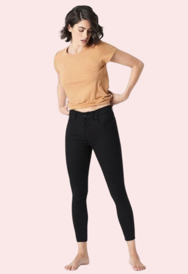 Women’s sleek silhouette black skinny fit jeans